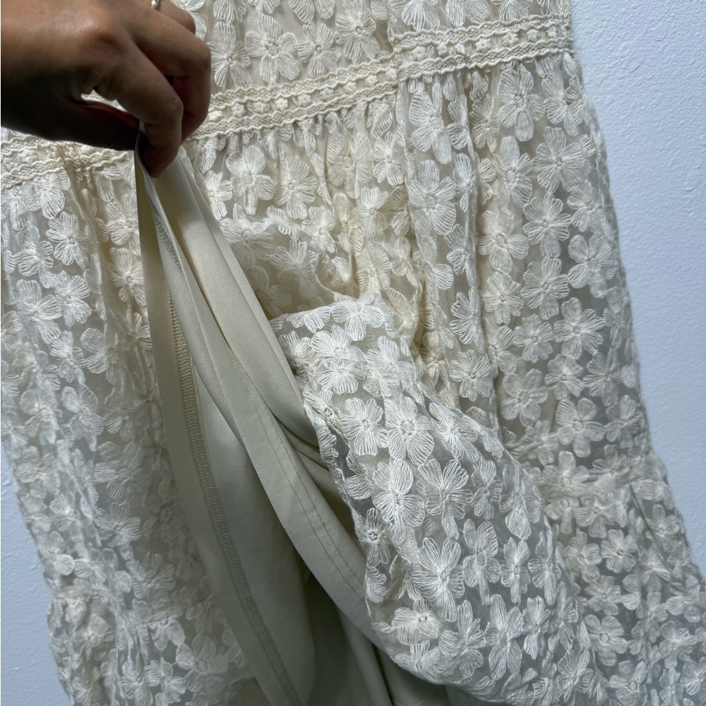 Elegant Cream Maxi Dress with Flutter Sleeves - Picture 5 of 6